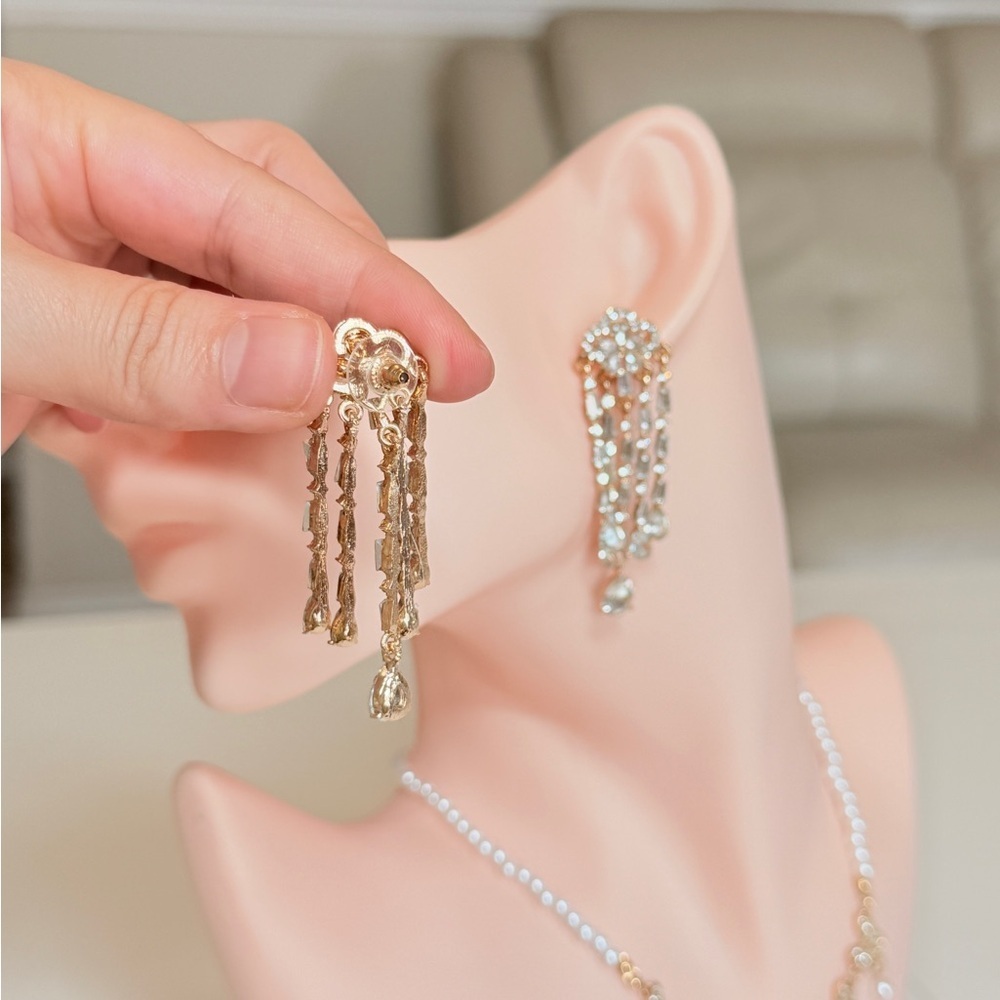 ⚜️ Elegant Gold and Silver Dangle Earrings - Picture 5 of 8